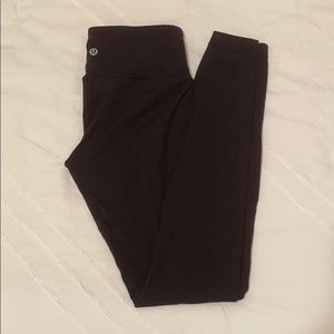 Lululemon black mid-rise wunder under leggings